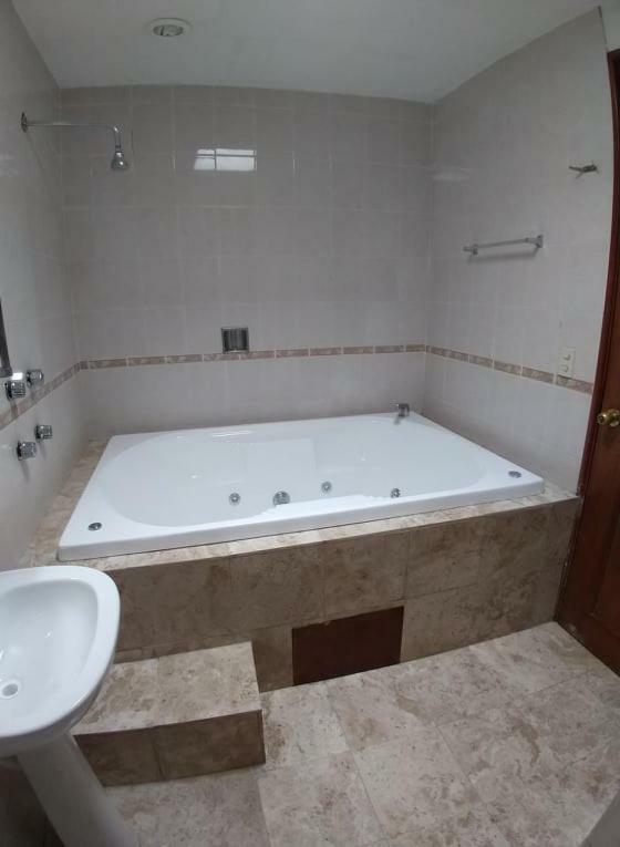 Hotel Omni Morelia Eksteriør billede